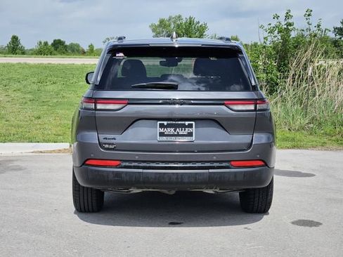 Used 2024 Jeep Grand Cherokee Altitude AWD/4WD image 6