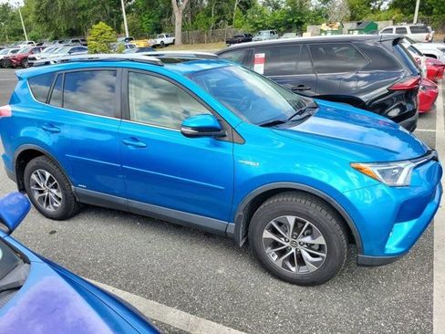 Used 2017 Toyota RAV4 XLE w/ Convenience Package AWD/4WD image 3