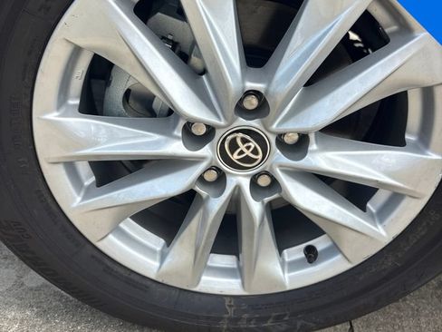 Used 2024 Toyota Corolla Cross LE w/ Moonroof Package FWD image 9