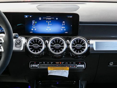 Used 2025 Mercedes-Benz GLB 35 AMG 4MATIC image 14