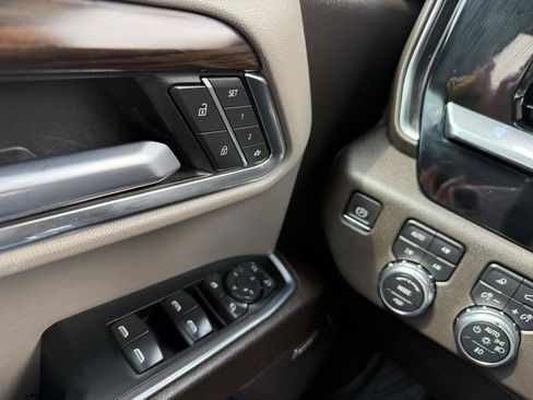 Used 2022 GMC Sierra 1500 SLT w/ SLT Premium Package AWD/4WD image 29