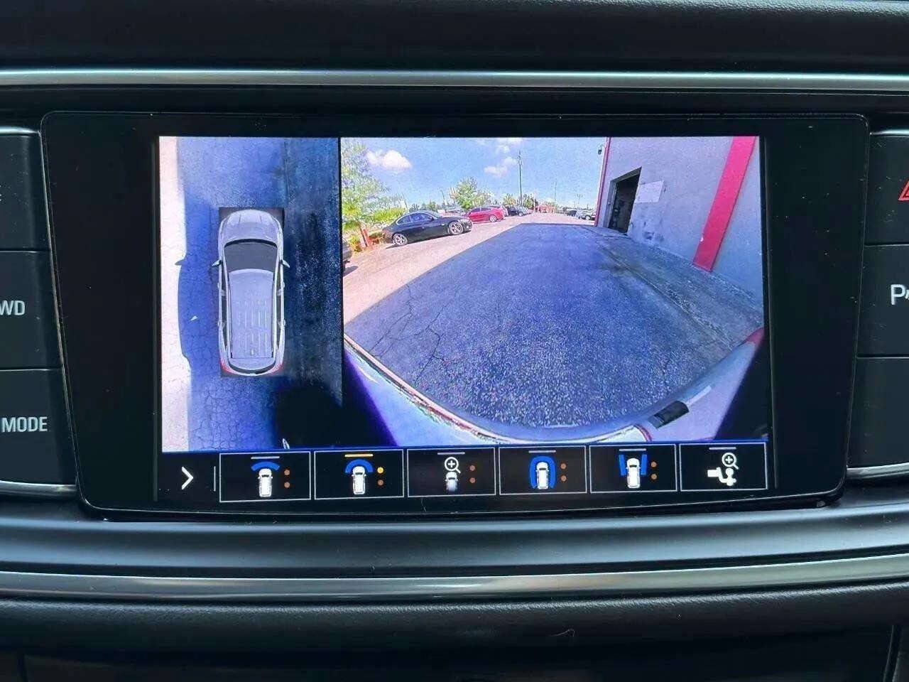 Used 2020 Buick Enclave Essence w/ Sound and Sites Package AWD/4WD image 16