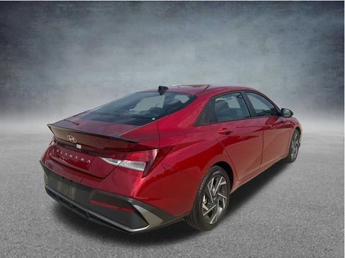 Used 2025 Hyundai Elantra Sport FWD image 9