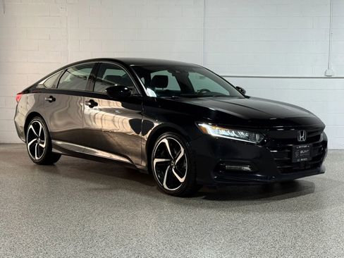 Used 2018 Honda Accord Sport image 4