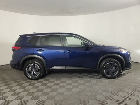 Used 2025 Nissan Rogue SV FWD image 3