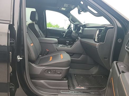 Used 2024 GMC Sierra 1500 AT4 w/ Technology Package AWD/4WD image 8