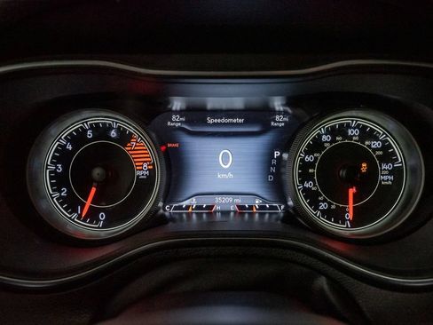 Used 2022 Jeep Cherokee Trailhawk AWD/4WD image 14