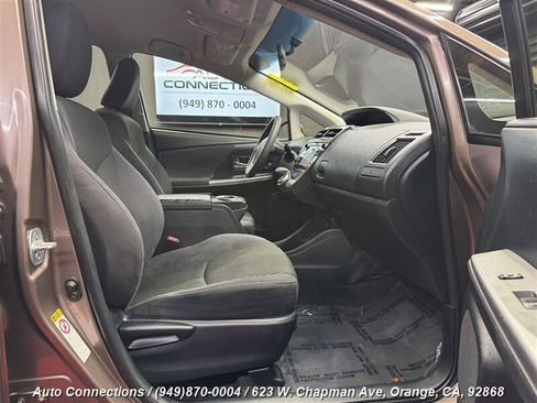 Used 2016 Toyota Prius V Three image 7