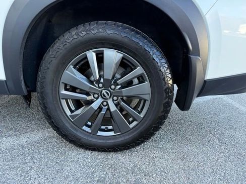 Used 2022 Nissan Pathfinder SV image 13