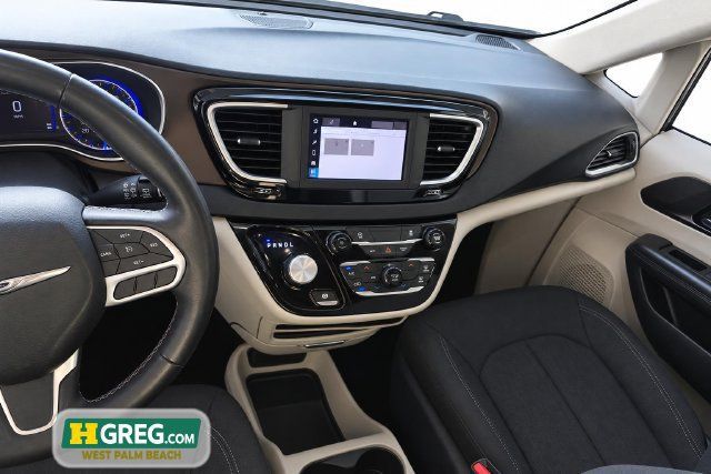 Used 2022 Chrysler Voyager LX FWD image 14