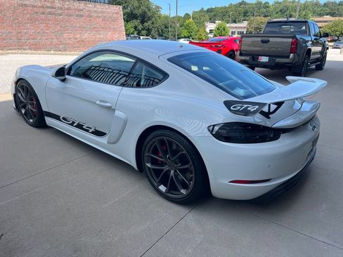 Used 2021 Porsche 718 Cayman GT4 RWD image 18