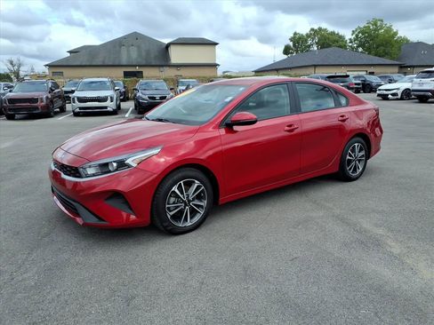 Used 2023 Kia Forte LXS w/ LXS Technology Package image 2