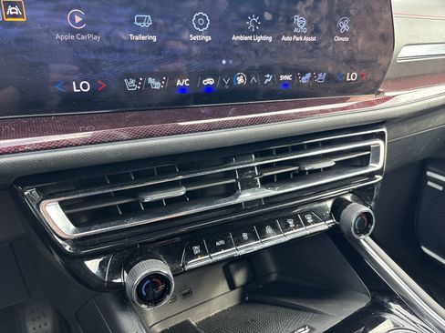 Used 2024 Chevrolet Traverse RS image 21