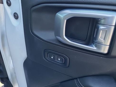 Used 2021 Jeep Gladiator Overland w/ LED Lighting Group image 21