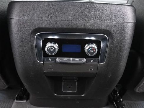 Used 2025 GMC Yukon XL Denali AWD/4WD image 18