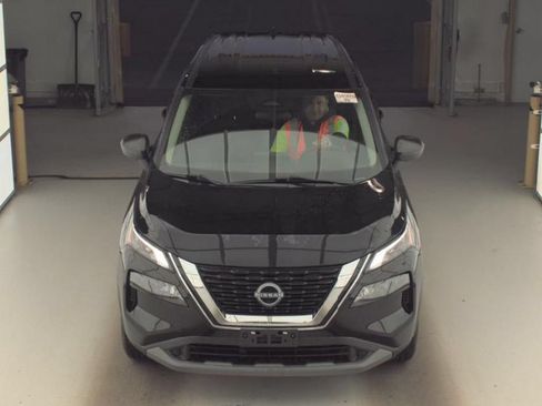 Used 2023 Nissan Rogue S AWD/4WD image 2