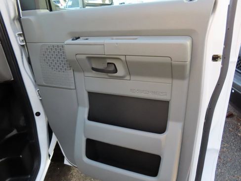 Used 2017 Ford E-350 and Econoline 350 Super Duty w/ Power Windows & Locks Group image 16