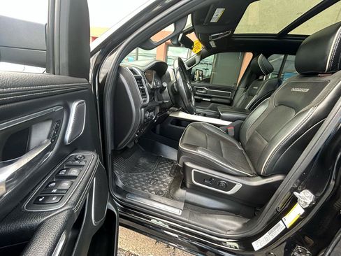 Used 2019 RAM 1500 Laramie AWD/4WD image 10