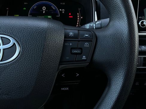 Used 2025 Toyota Camry LE image 33