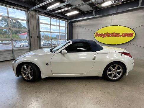 Used 2004 Nissan 350Z Touring RWD image 25