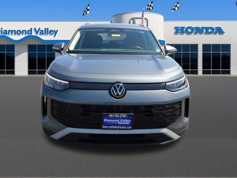 Used 2026 Volkswagen Tiguan SE FWD image 2