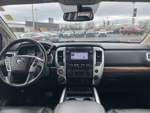 Used 2018 Nissan Titan SL image 23