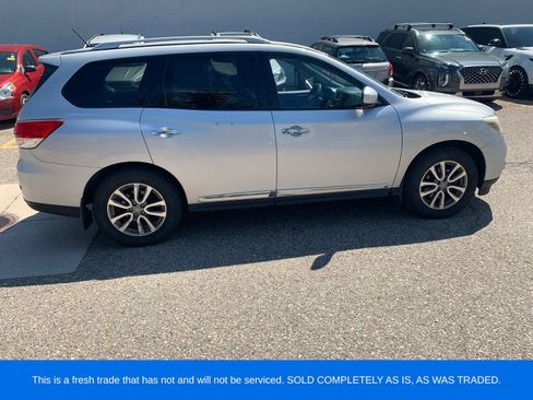 Used 2014 Nissan Pathfinder SL w/ SL Tech Package FWD image 3