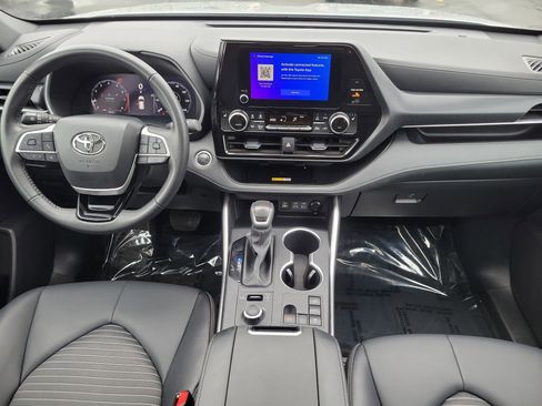 Used 2025 Toyota Highlander XSE AWD/4WD image 14