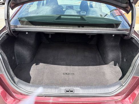 Used 2025 Nissan Altima 2.5 SV FWD image 14