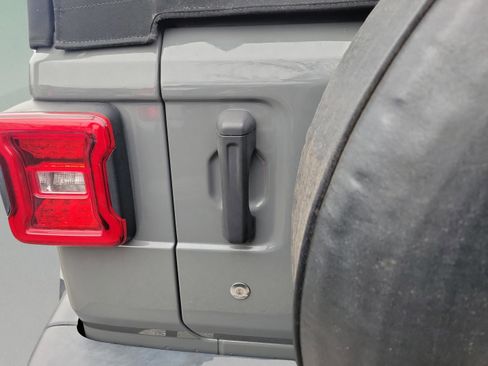 Used 2018 Jeep Wrangler Unlimited Sport S image 13