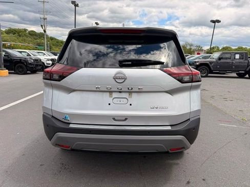 Certified 2023 Nissan Rogue SV w/ SV Premium B Package AWD/4WD image 6