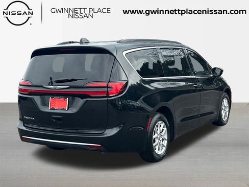 Used 2022 Chrysler Pacifica Touring-L image 5