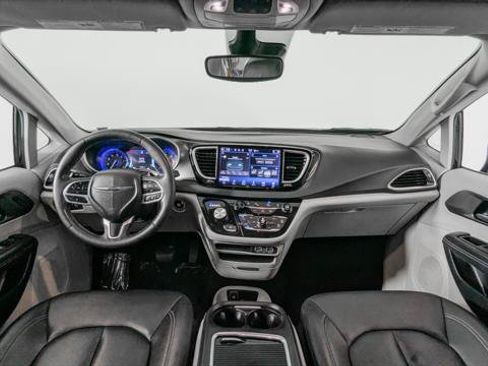 Used 2024 Chrysler Pacifica Touring-L FWD image 26