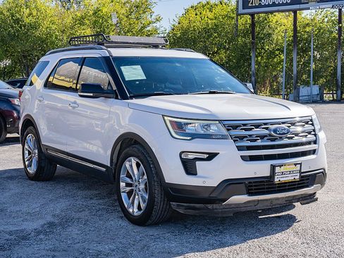 Used 2018 Ford Explorer XLT w/ Equipment Group 202A image 3