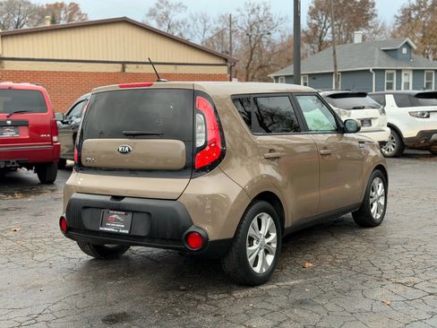 Used 2015 Kia Soul + image 3
