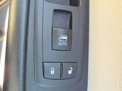 Used 2017 Chrysler Pacifica Touring-L Plus w/ Advanced Safetytec Group image 18