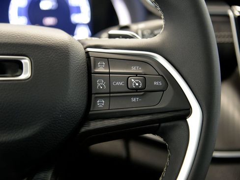 Used 2024 Jeep Grand Cherokee Laredo X AWD/4WD image 23