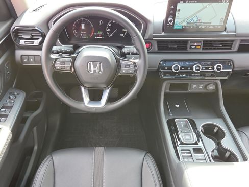 Used 2025 Honda Pilot Touring image 16