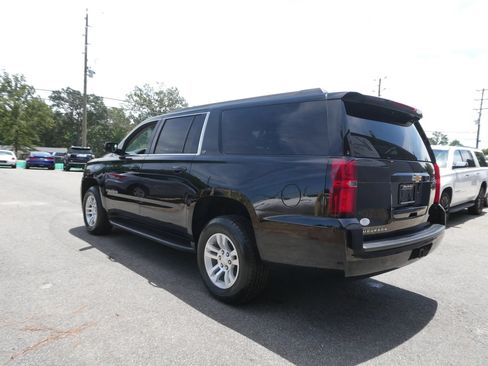 Used 2019 Chevrolet Suburban LT RWD image 8