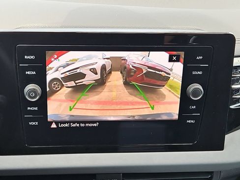 Used 2025 Volkswagen Jetta SE FWD image 18