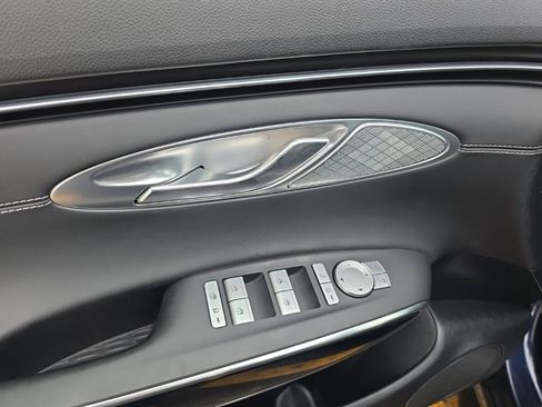 Used 2025 Genesis GV70 2.5T image 13