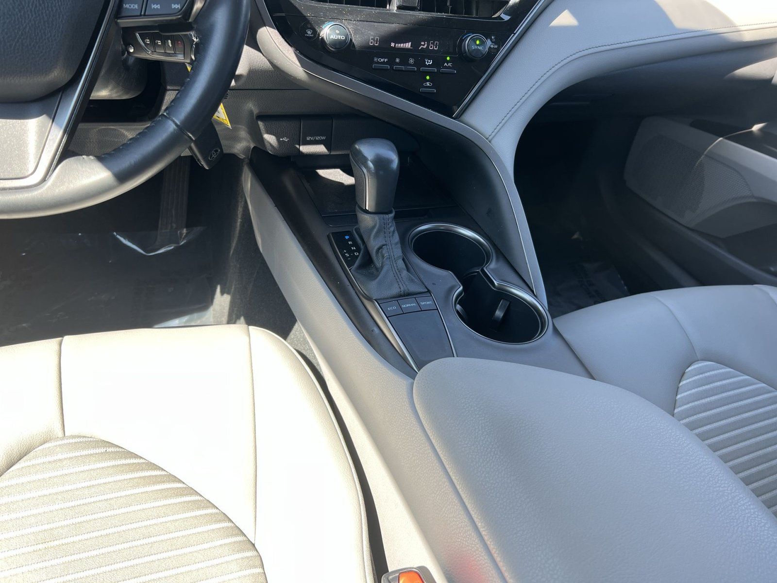 Used 2022 Toyota Camry SE FWD image 22