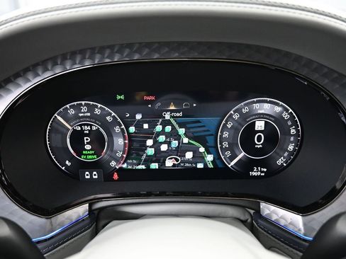 Used 2025 Bentley Flying Spur Plug-In Hybrid image 19