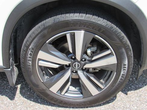 Used 2022 Nissan Rogue Platinum w/ Head-Up Display Package FWD image 11
