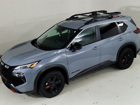 Used 2025 Nissan Rogue SV image 15