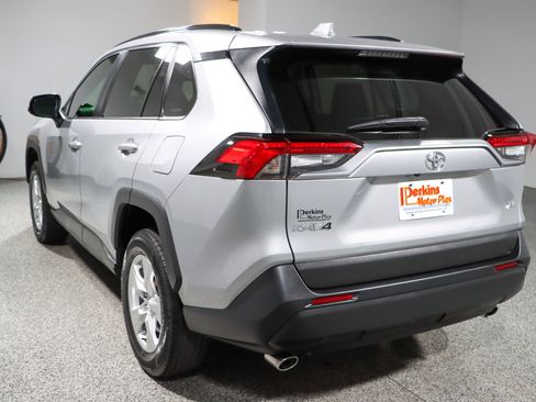 Used 2020 Toyota RAV4 XLE FWD image 9