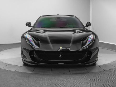 Used 2018 Ferrari 812 Superfast RWD image 2