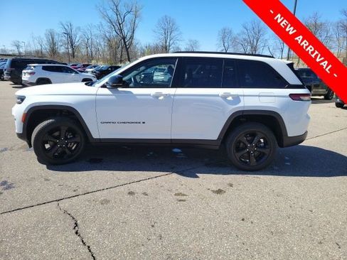 Used 2022 Jeep Grand Cherokee Altitude image 6