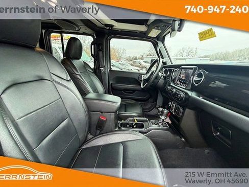 Used 2023 Jeep Wrangler Sahara image 25