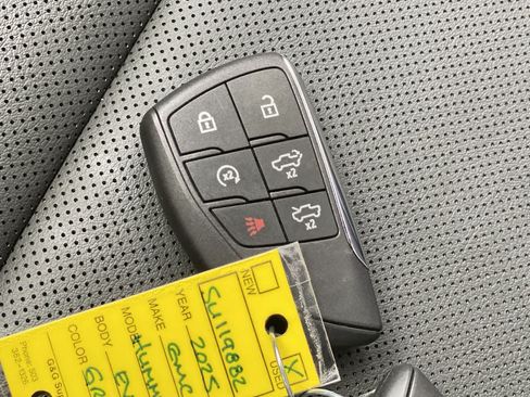 Used 2025 GMC Hummer EV 3X AWD/4WD image 28